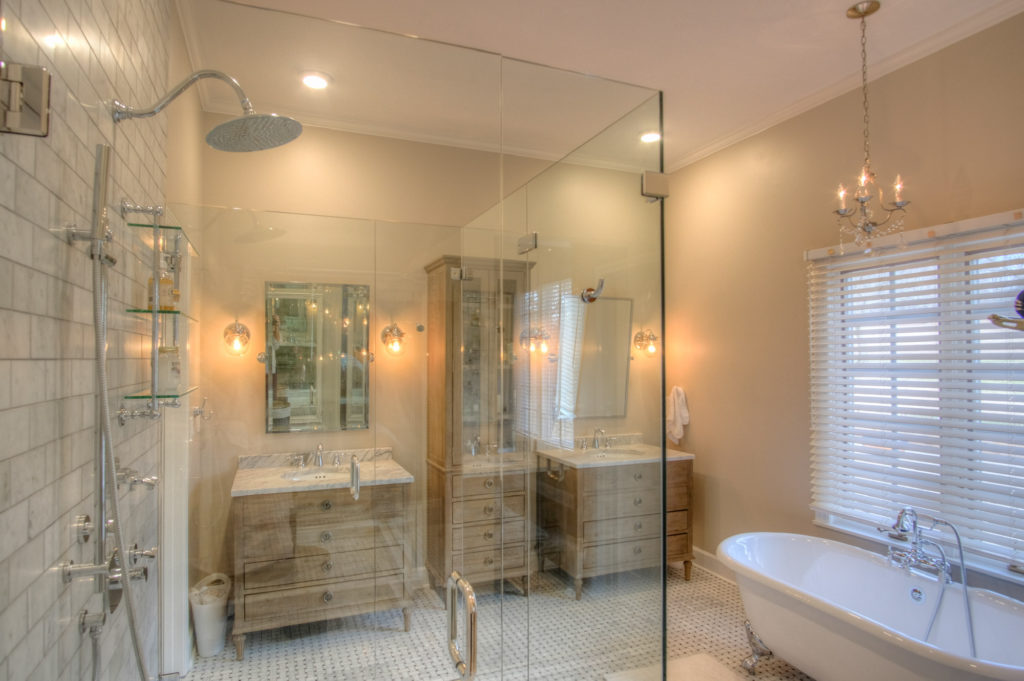 Royal House Ellecor Interior Design Shower & Tub 8